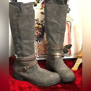 Beautiful Gray riding boots. Size 7. Worn once